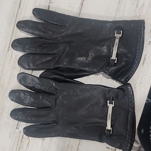 Leather gloves